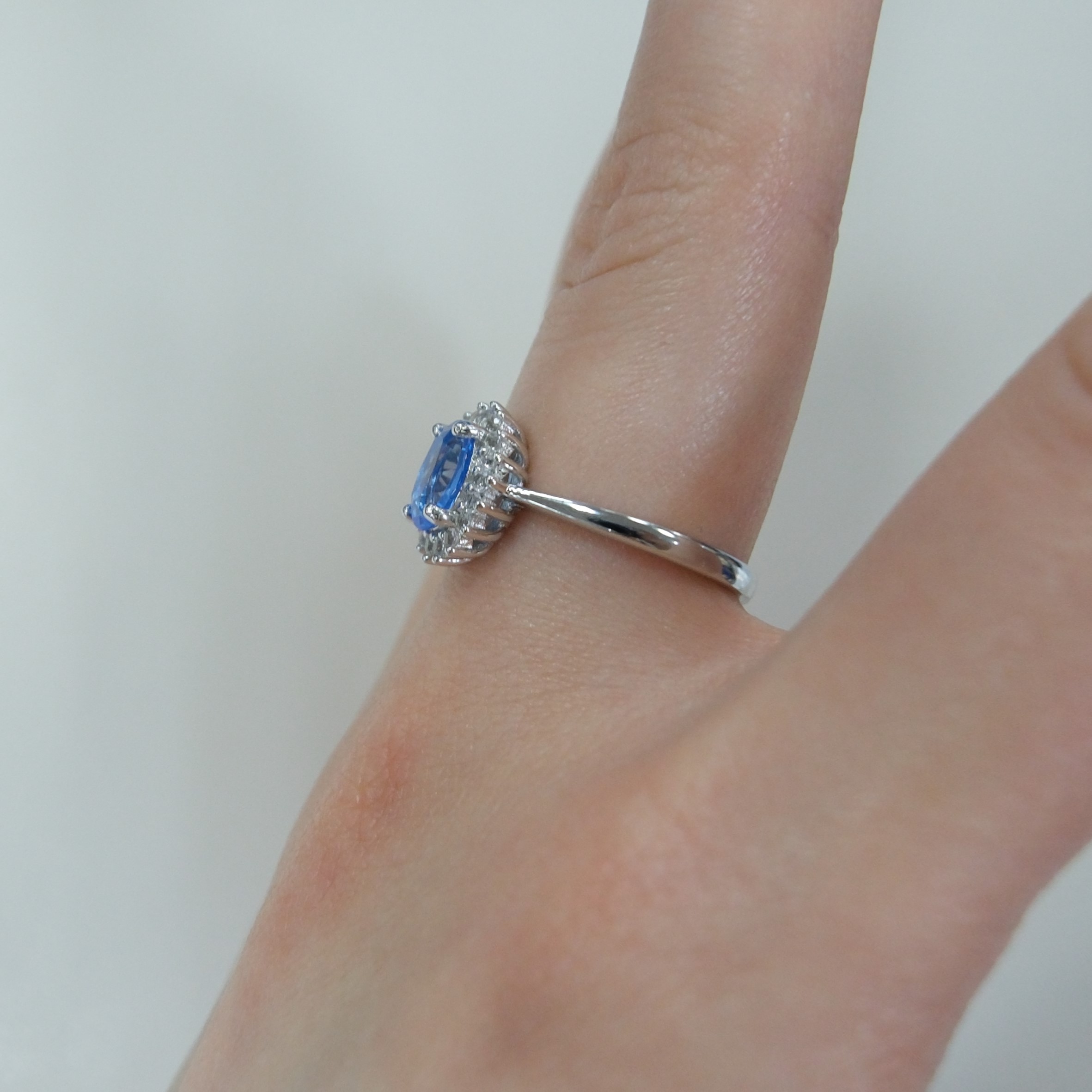 Серебряное кольцо с топазом Индиго